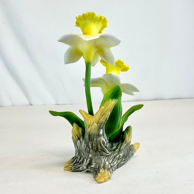 Mid-Century Italian Capodimonte Style Porcelain Yellow Daffodil Decorative Object For Sale - Image 10 of 11