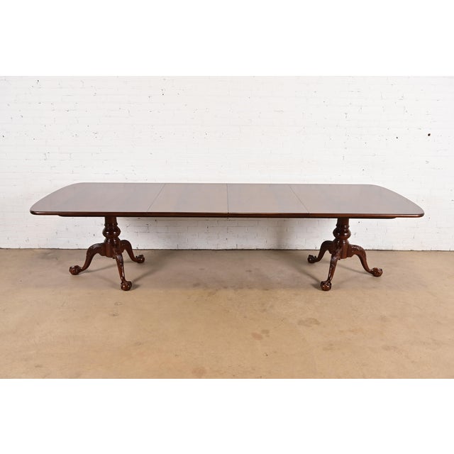 English Henredon Georgian Flame Mahogany Double Pedestal Extension Dining Table, Newly Refinished For Sale - Image 3 of 14