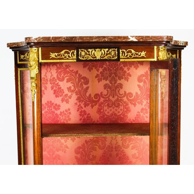 French Display Cabinet from Vernis Martin, 19th Century For Sale - Image 5 of 18