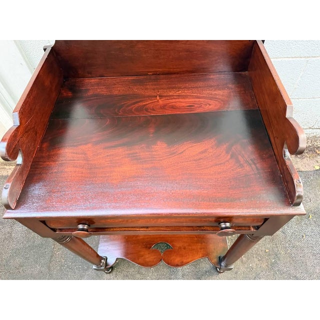 Antique 19th Century Early American Empire Style Mahogany One Drawer Wash Stand Side Table For Sale - Image 10 of 15