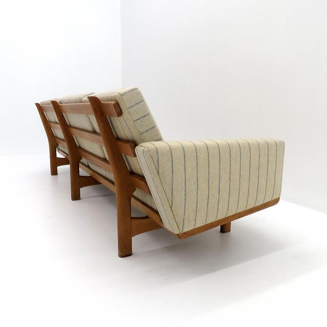 Wood Hans J. Wegner Sofa Model Ge-236/4, 1950 For Sale - Image 7 of 10