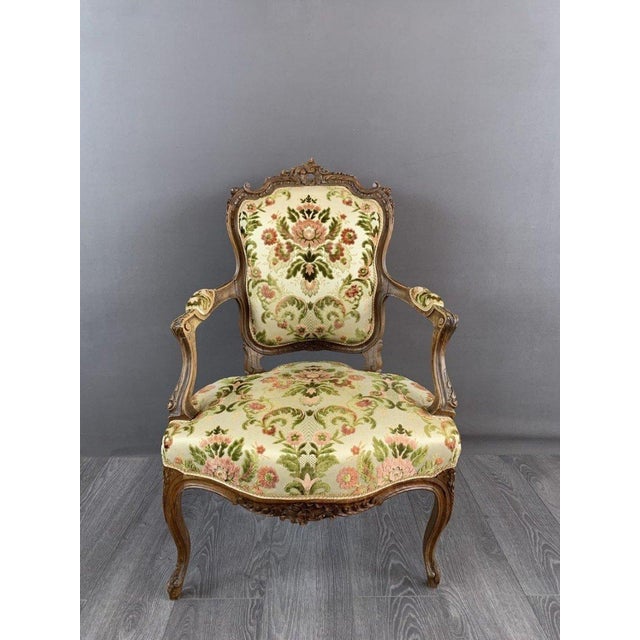 Elegant Louis XV Furniture Set We present this charming Louis XV style furniture set, comprising a chaise longue, two...