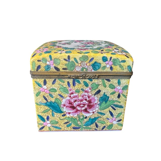 Chinese Famille Rose Porcelain Jewelry Casket Box For Sale In Tampa - Image 6 of 9