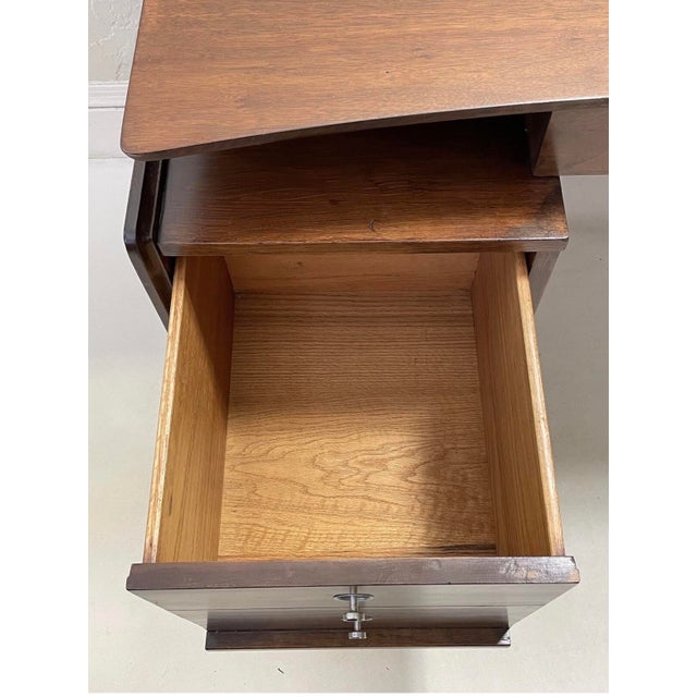 1960s Mid Century Modern Mainline Hooker Walnut Double Pedestal Floating Top Desk For Sale - Image 10 of 12