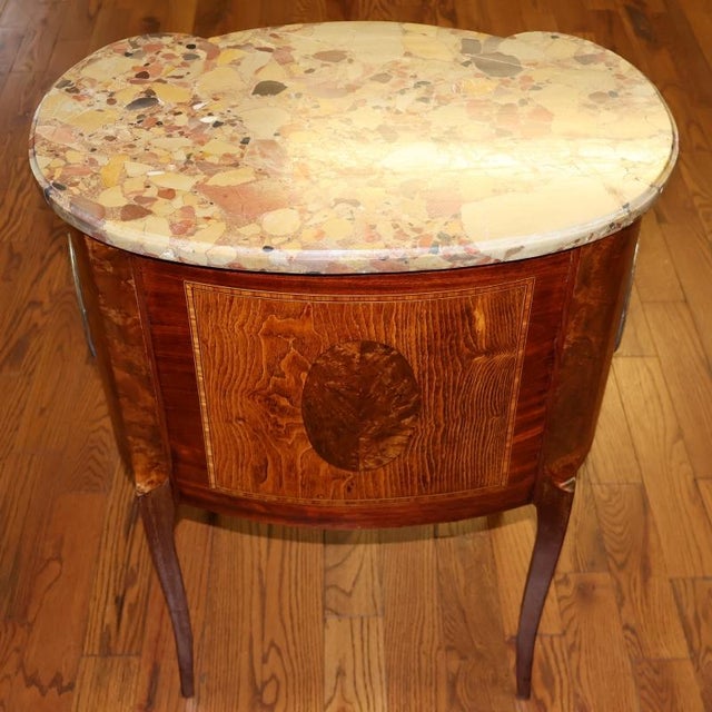1920s 1920s French Louis XV Style Marble Top Mixed Wood Inlaid End Table Nightstand C 1920 For Sale - Image 5 of 12