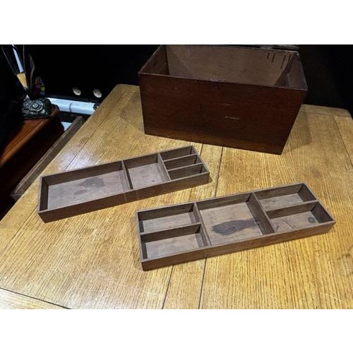 Georgian Mahogany Box with Pull Out Trays and Brass Carrying Handles For Sale - Image 5 of 10