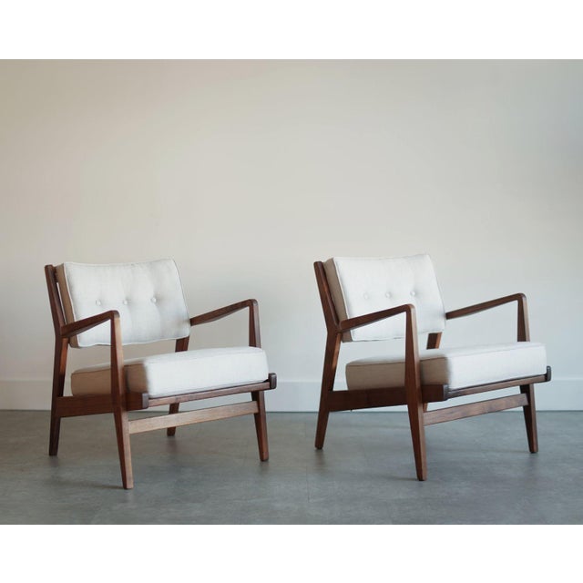 Mid 20th Century Walnut Lounge Chairs in Grey Linen by Jens Risom, Model U430, C. 1950s For Sale - Image 5 of 8