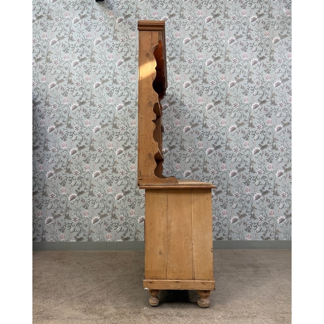 Antique English Two-Part Buffet in Pine, 1890s For Sale - Image 4 of 18