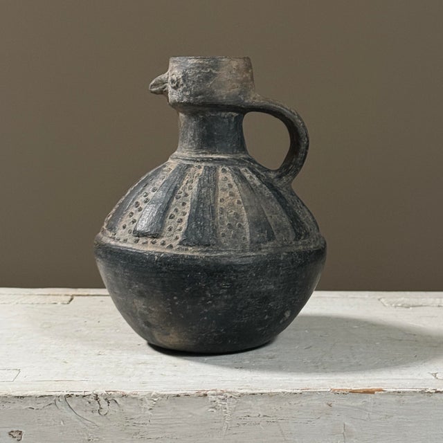 Abstract Ex-Museum Pre-Columbian Chimú Blackware Anthropomorphic Vessel With Handle For Sale - Image 3 of 7