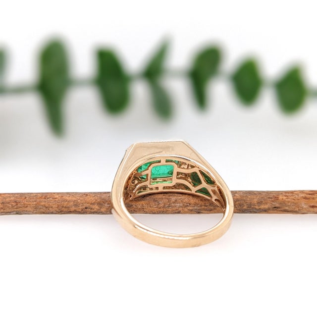2020s Gia Certified Colombian Emerald Cut Emerald Ring with Earth Mined Diamonds in Solid 14k Yellow Gold Size 6.75 For Sale - Image 5 of 9