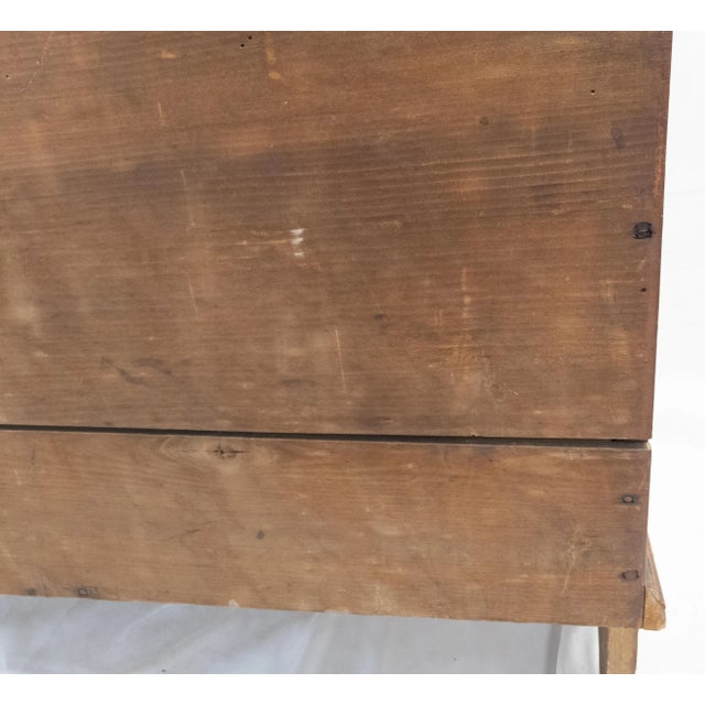 19th Century American Red Painted Blanket Chest With Eagle Decoration For Sale - Image 12 of 13