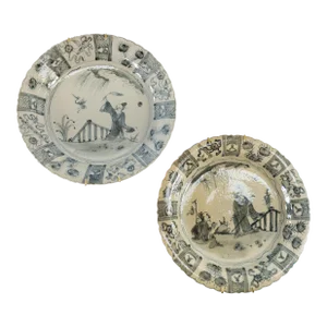 20th Century Chinese Pair of Decorative Chinoiserie Blue and White Plates