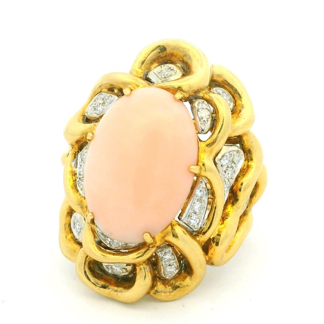 Vintage Italian Angel Skin Coral and Diamond Cocktail Ring in 18k Yellow Gold, Size 9 For Sale - Image 4 of 15