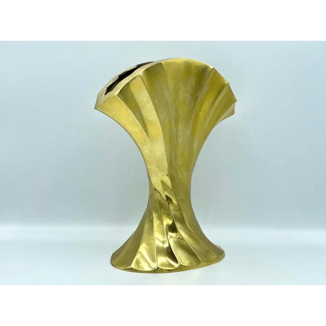 Mid-Century Modern Sculptural Shell Vase in Brass, 1960s For Sale - Image 3 of 13