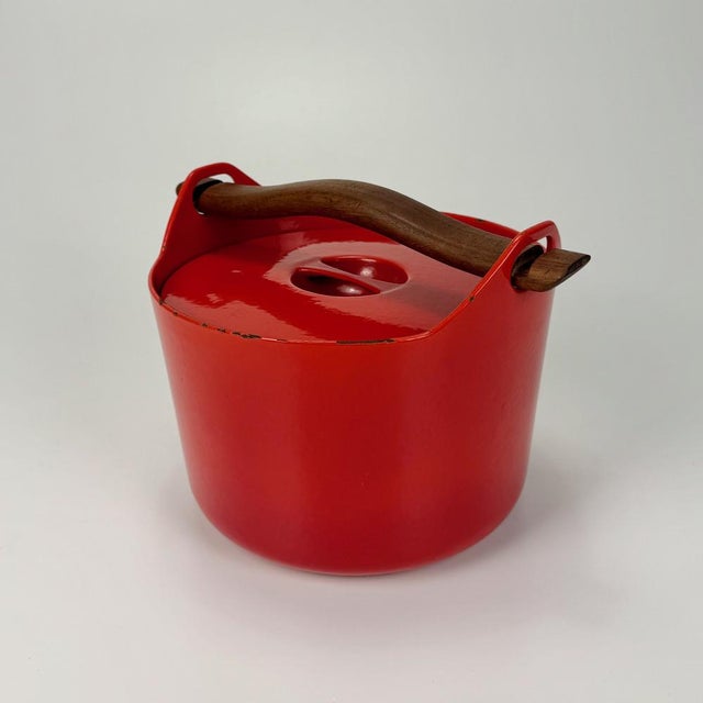 Mid-Century Modern Red Enamel and Cast Iron Pot by Timo Sarpaneva for Rosenlew of Finland, 1960s For Sale - Image 3 of 11