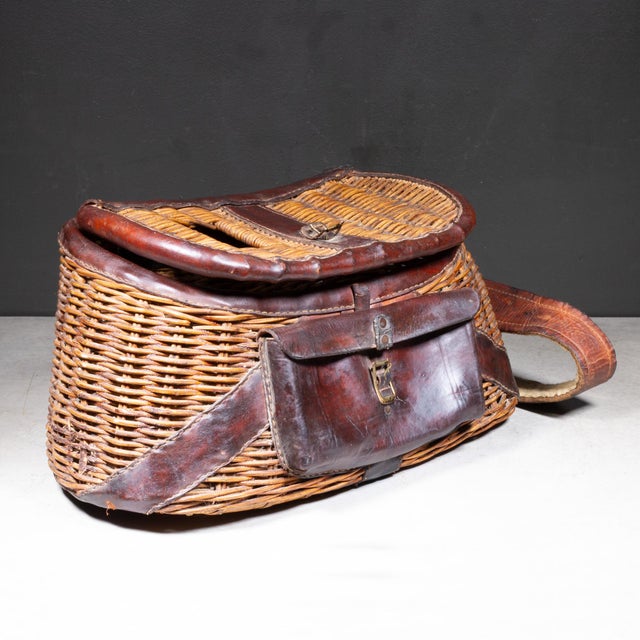 ABOUT A vintage creel fishing basket used to store and transport the fisherman's catch. Woven willow wicker with leather...