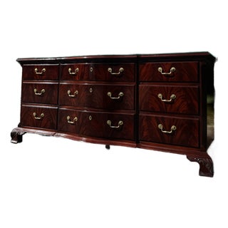 Vintage Thomasville Mahogany Dresser | Nine-Drawer Chippendale Style Chest For Sale