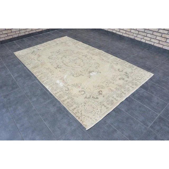 Textile 1960s Beige Anatolian Wool Area Rug For Sale - Image 7 of 11