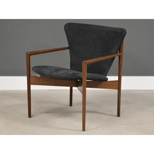 Mid-Century Modern 1950s Refinished Walnut Leather Lounge Chair For Sale - Image 3 of 8