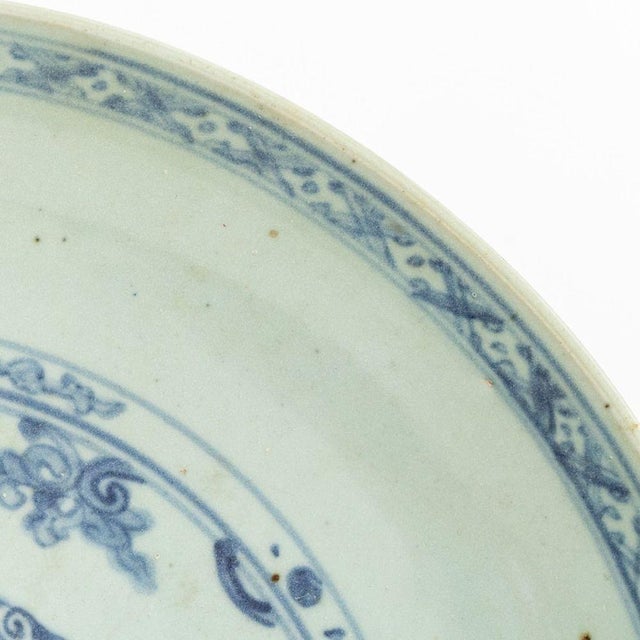 Chinese Blue and White Swatow Ware Bowl, Ming Dynasty, 17th century, with hand-painted floral central medallion and...