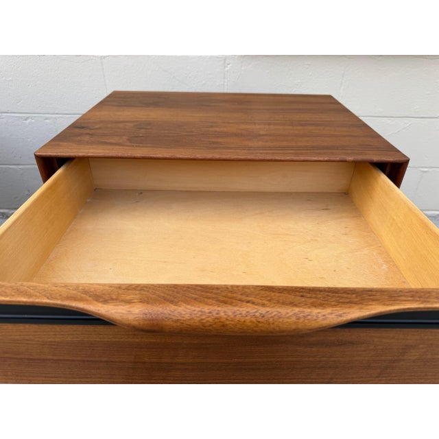 Stunning Pair of Mid-Century Modern Nightstands by John Kapel for Glenn of California Up for grabs is a gorgeous pair of...