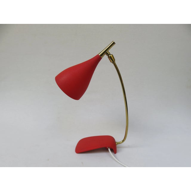 Table lamp from the 50s, in the combination shrink varnish red and brass from the company Gebr. Cosack, Neheim-Hüsten....