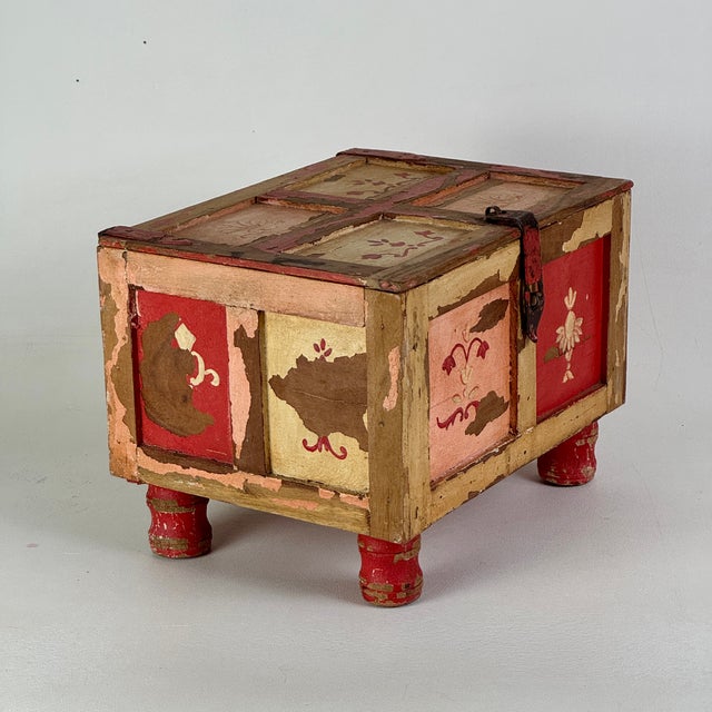 Salmon Antique Primitive Folk Art Distressed Keepsake Box in Circus Like Color Motif & Floral Painting For Sale - Image 8 of 13