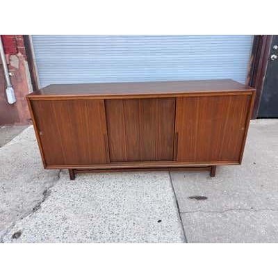 Mid-Century Modern Mid 20th Century Cavalier low dresser/ Credenza, Attributed For Sale - Image 3 of 11