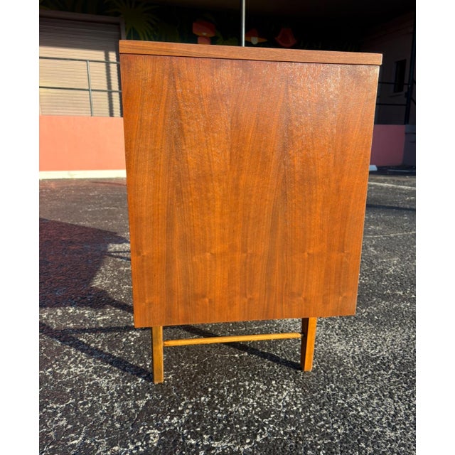 Mid 20th Century Mid 20th Century Fully-Refinished Mid Century Stanley Sixer For Sale - Image 5 of 8