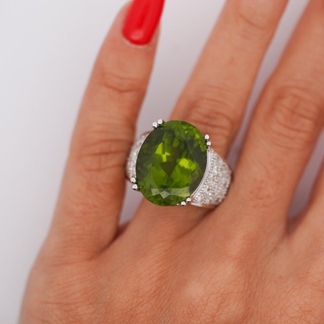 21.8 Carat Oval Green Peridot & Diamond 18k Gold Cocktail Ring, Size 7 For Sale - Image 11 of 12