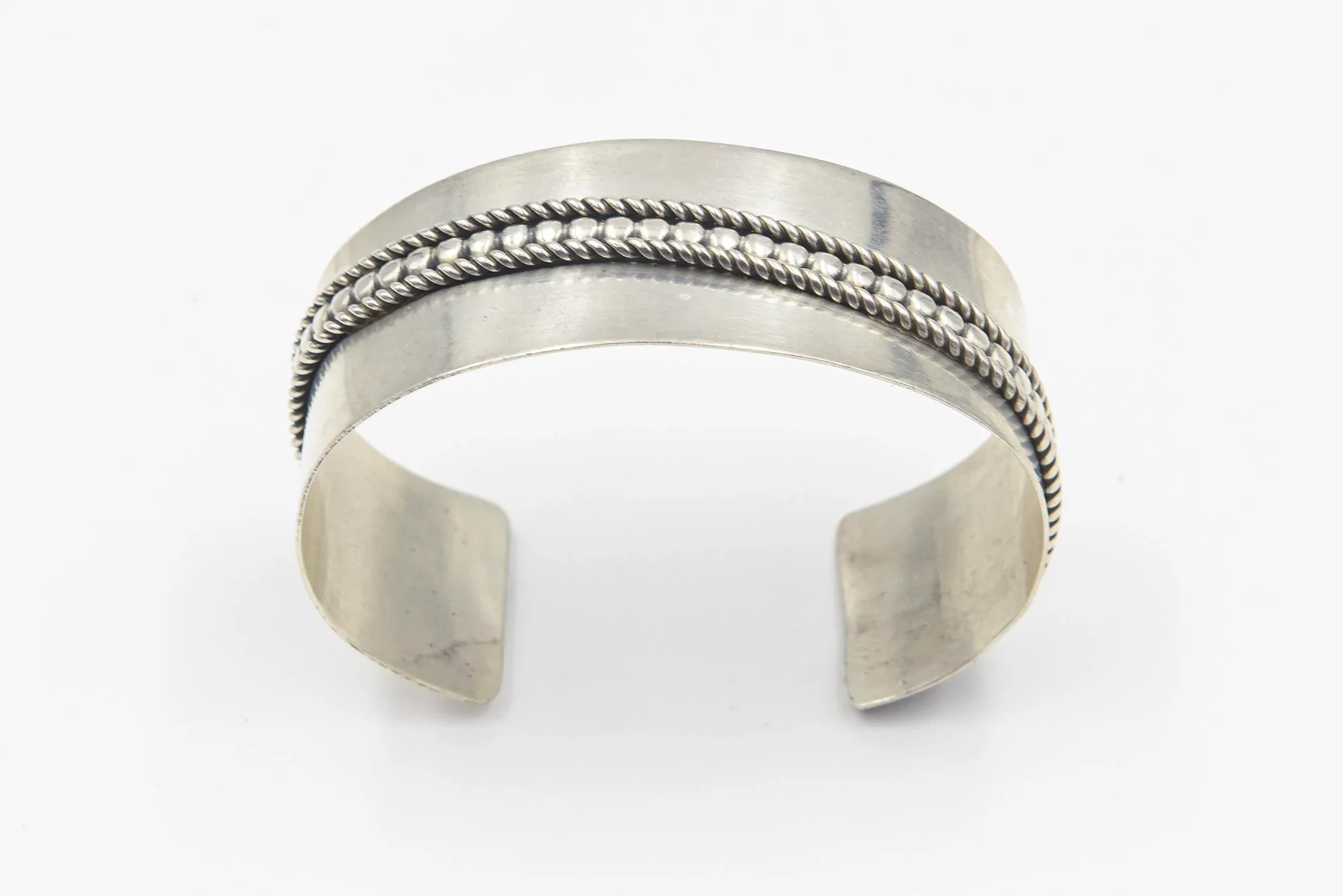 GQ2583◇Navajo : R.TOM STERLING SILVER Native American Navajo Sterling Silver Cuff Bracelet by Tom Hawk