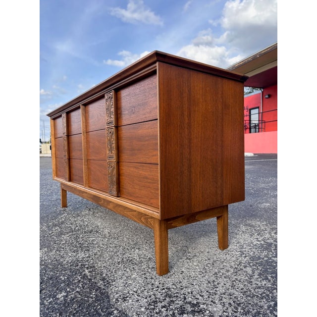 Mid-Century Modern Fully-Refinished Mid Century Bassett Aztec Sixer For Sale - Image 3 of 8