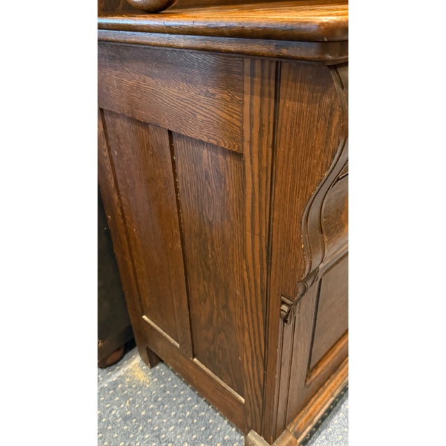 Late 19th Century Tiger Oak Huntboard Hutch Cabinet For Sale - Image 10 of 18