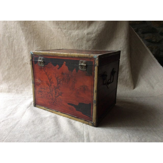 Antique Chinese Export Yew Wood & Brass Tea Caddy, Hand-Painted, Late Qing Dynasty, Circa 1880 For Sale - Image 11 of 12