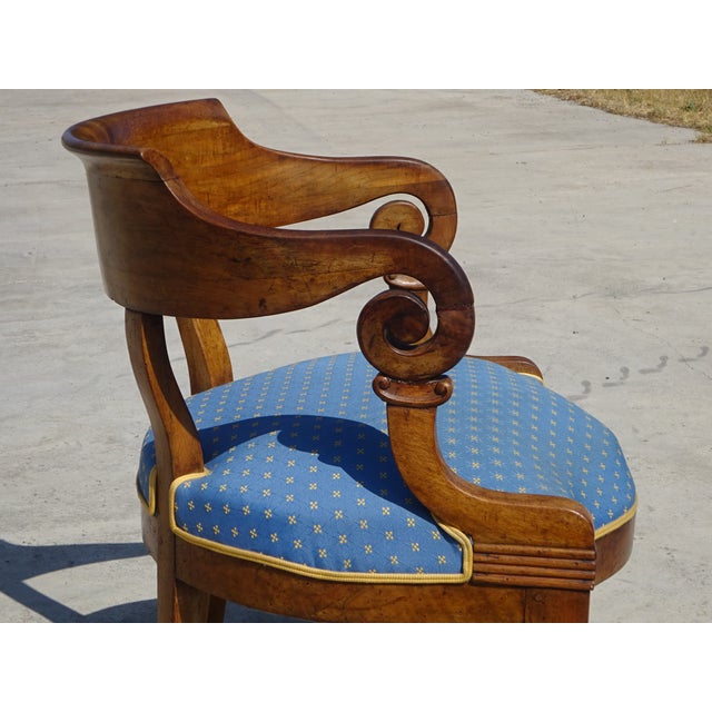 Antique Gondola Armchair in Walnut and Fabric For Sale - Image 17 of 18