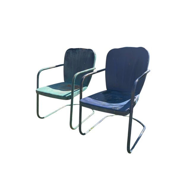 Beautiful Set of 2 Vintage Metal Rustic Chairs! They could use a little bit of cleaning up, but if you like the rustic...