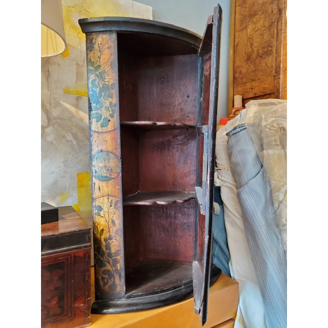 Late 18th Century Dutch Bow Front Painted Pine Corner Cupboard With Butterfly Hinges For Sale In Washington DC - Image 6 of 8