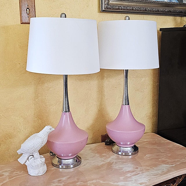 Pair of Vintage Pink Ceramic Table Lamps in Mid-Century Modern Atomic Style -After Gordon Martz For Sale - Image 14 of 18
