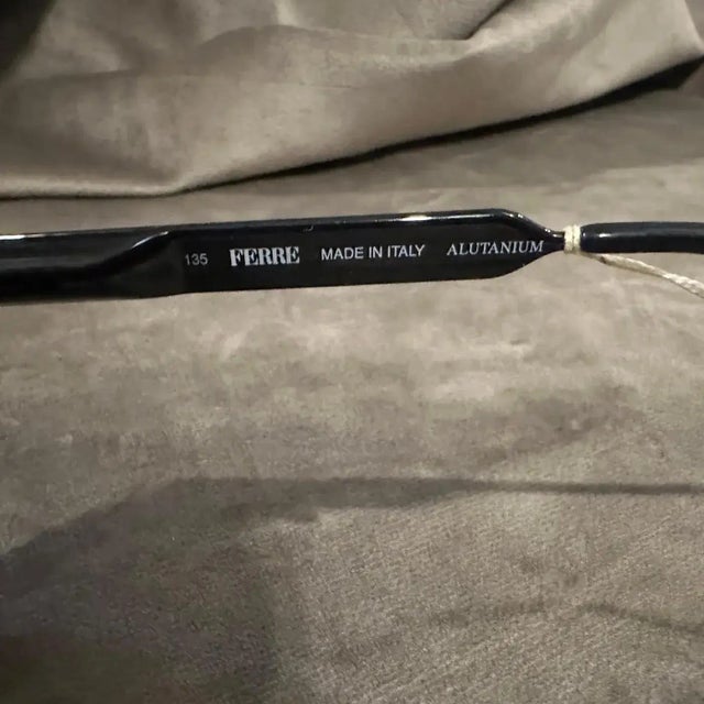 1980s Black Acetate Cat-Eye Sunglasses by Gianfranco Ferrè For Sale - Image 9 of 14