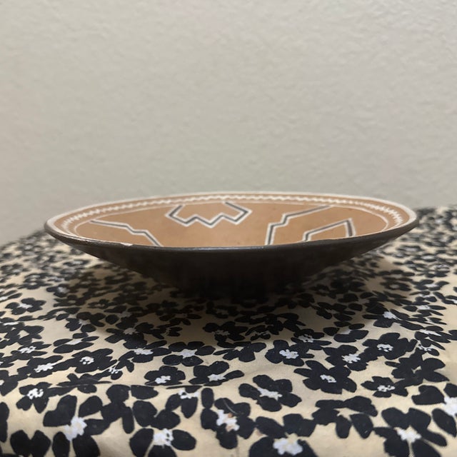 Folk Art 1970s Artisanal Geometric Terracotta Plate – Handcrafted Modern Folk Art Decor For Sale - Image 3 of 7