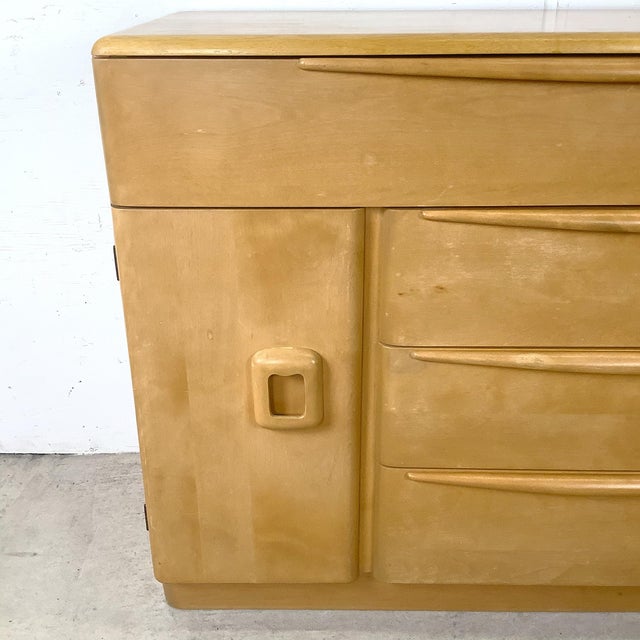 1950s Vintage Heywood-Wakefield Encore Wheat Finish Buffet Sideboard For Sale - Image 5 of 18