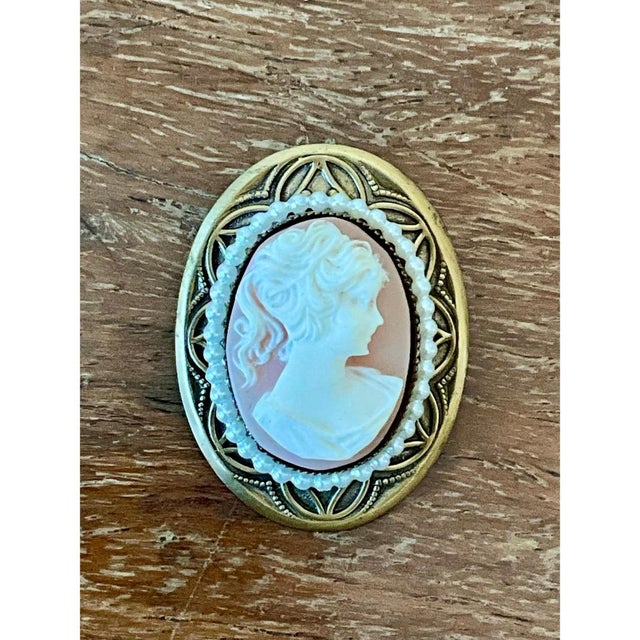 Mid-Century Modern Vintage Gold Tone Cameo Pendant Brooch With Faux Pearl Border For Sale - Image 3 of 12