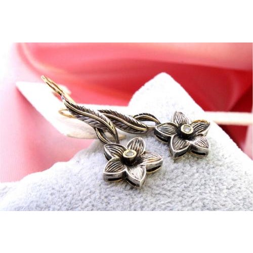 Gold and Silver Earrings with Reliefs and Zirconias, Set of 2 For Sale - Image 5 of 6