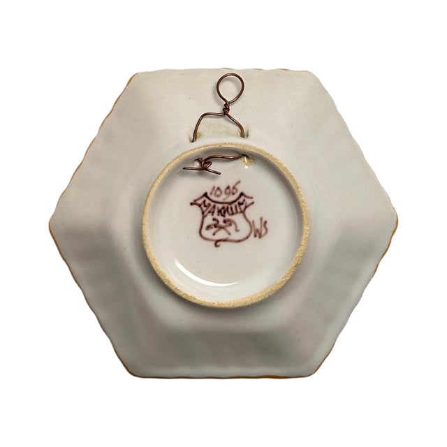 Hand-Painted Tichelaar Makkum Polychrome Hexagonal Dishes, 20th Century, Set of 2 For Sale - Image 9 of 13