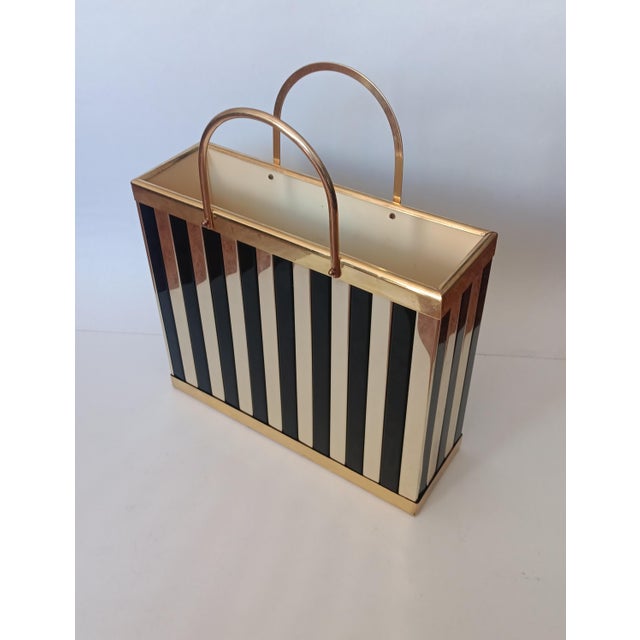 Vintage Italian Brass Magazine Rack, 1960s, in Good conditions. Designed 1960 to 1969