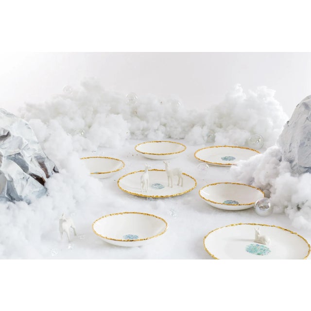 This collection is strongly linked to the oldest tradition of Italian popular ceramics, that splashed by green row spots....