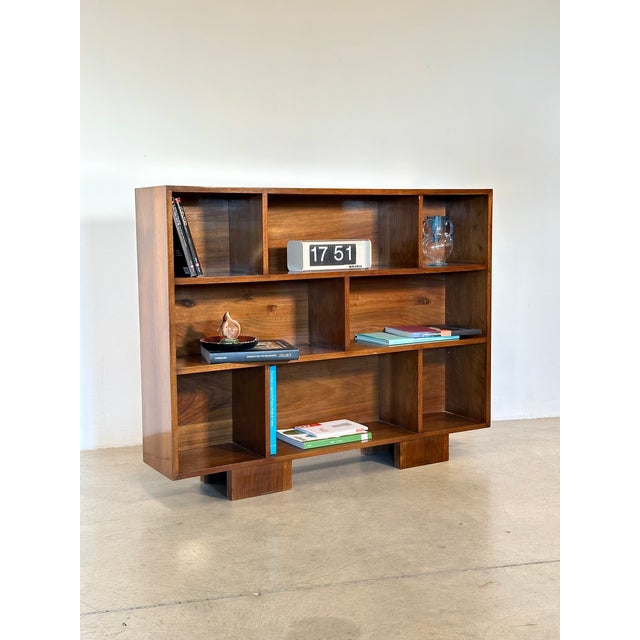 1950s bookcase, the lines recall those of Gio Ponti, walnut wood