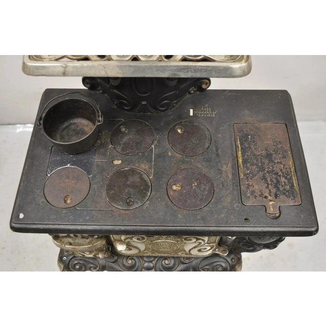 Antique Dolly's Favorite Cast Iron Child Salesman Sample Stove by Favorite Stove For Sale In Philadelphia - Image 6 of 14