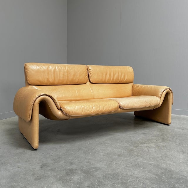 DS2011 Sofa in Leather from de Sede, Switzerland, 1980s, in Good conditions. Designed 1980 to 1989 This piece has an...