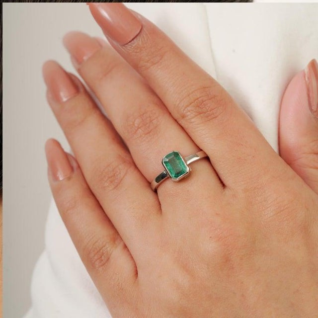 Crafted in 925 sterling silver, this elegant ring features a 6×8 mm octagon-cut natural emerald weighing 1.6 carats. Its...